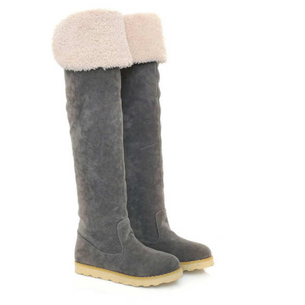 Knee high winter boots with fur